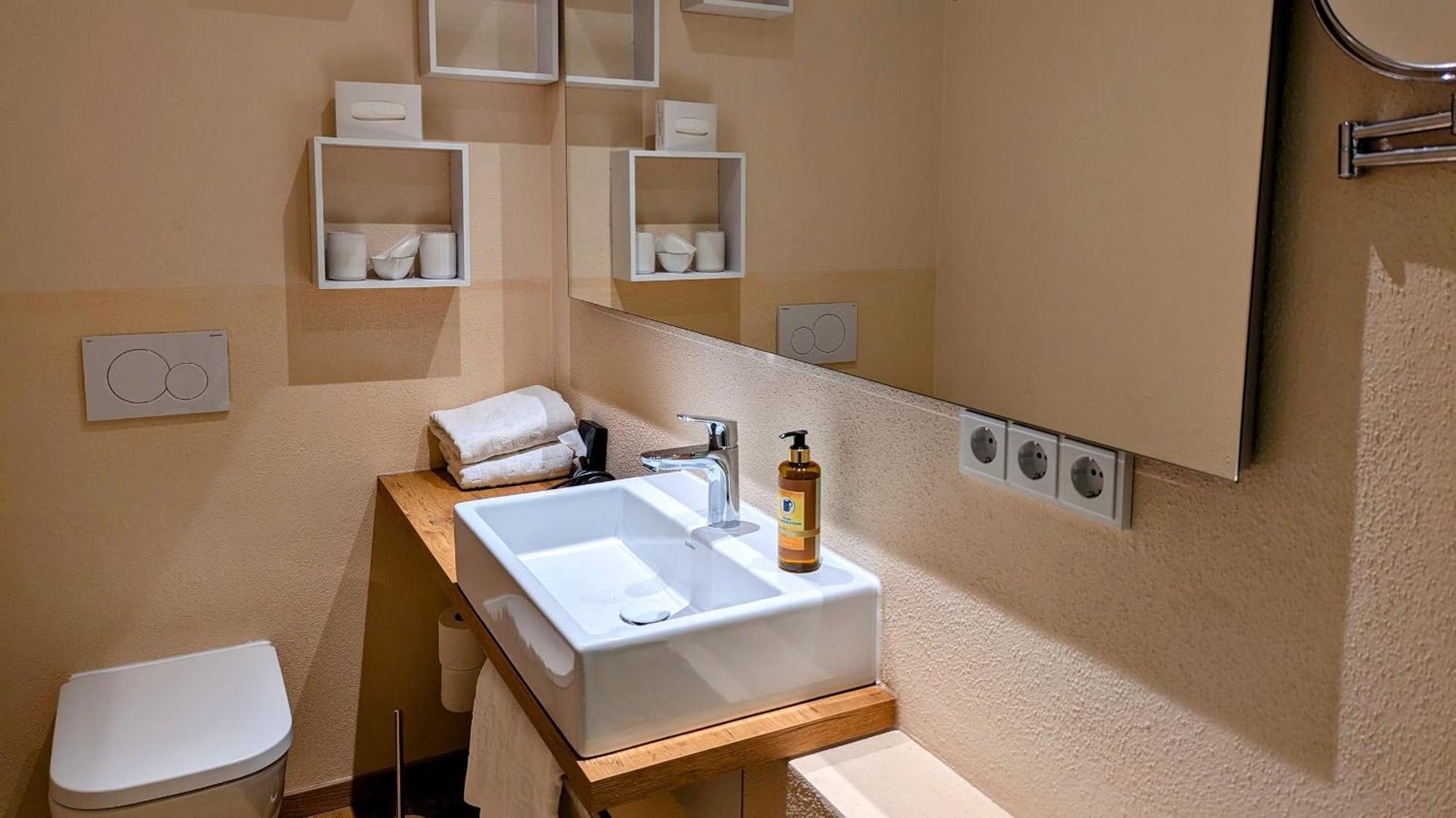 Hotel Brauerei Gasthof Hoehn เมมเมลส์ดอร์ฟ ภายนอก รูปภาพ
